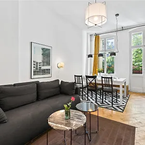 33 Efg Schoenhauser Allee Mit Balkon Berlijn
